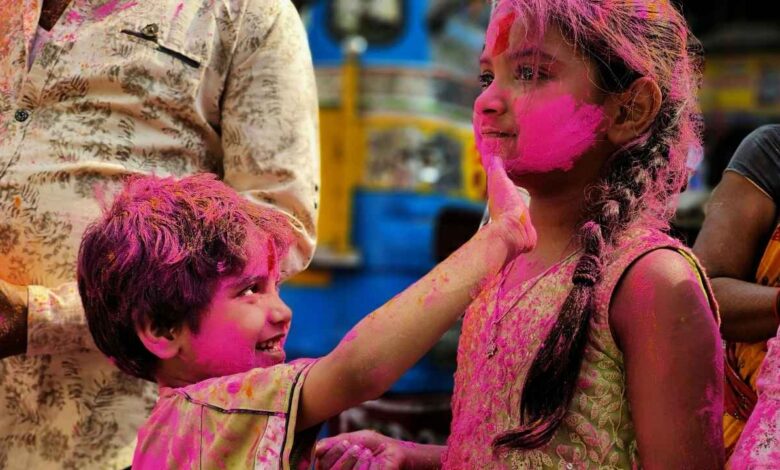 Shukra Gochar 2026: होली से पहले चमकेगा इन 3 राशियों का भाग्य, मालव्य राजयोग दिलाएगा अपार धन