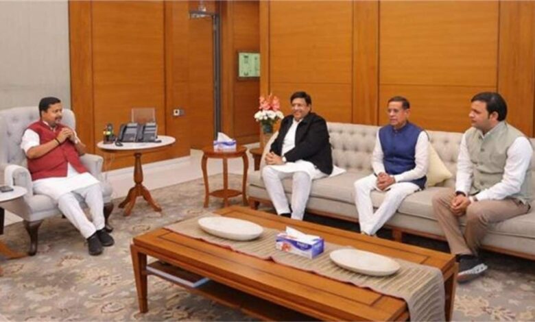 हरियाणा की राजनीति में 'फरीदाबाद गुट' की दिल्ली दस्तक: कृष्णपाल गुज्जर के किले में बड़ी सेंध?