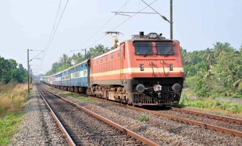 होली पर घर जाने की टेंशन खत्म: रेलवे चलाएगा 300+ स्पेशल ट्रेनें, दिल्ली के स्टेशनों पर तैनात रहेंगे डॉक्टर; देखें पूरा शेड्यूल